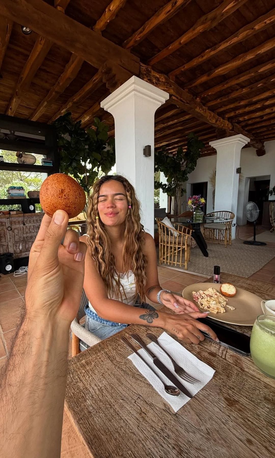 Karol G durante sus vacaciones de verano en la isla de Ibiza donde ha estado este mes de julio