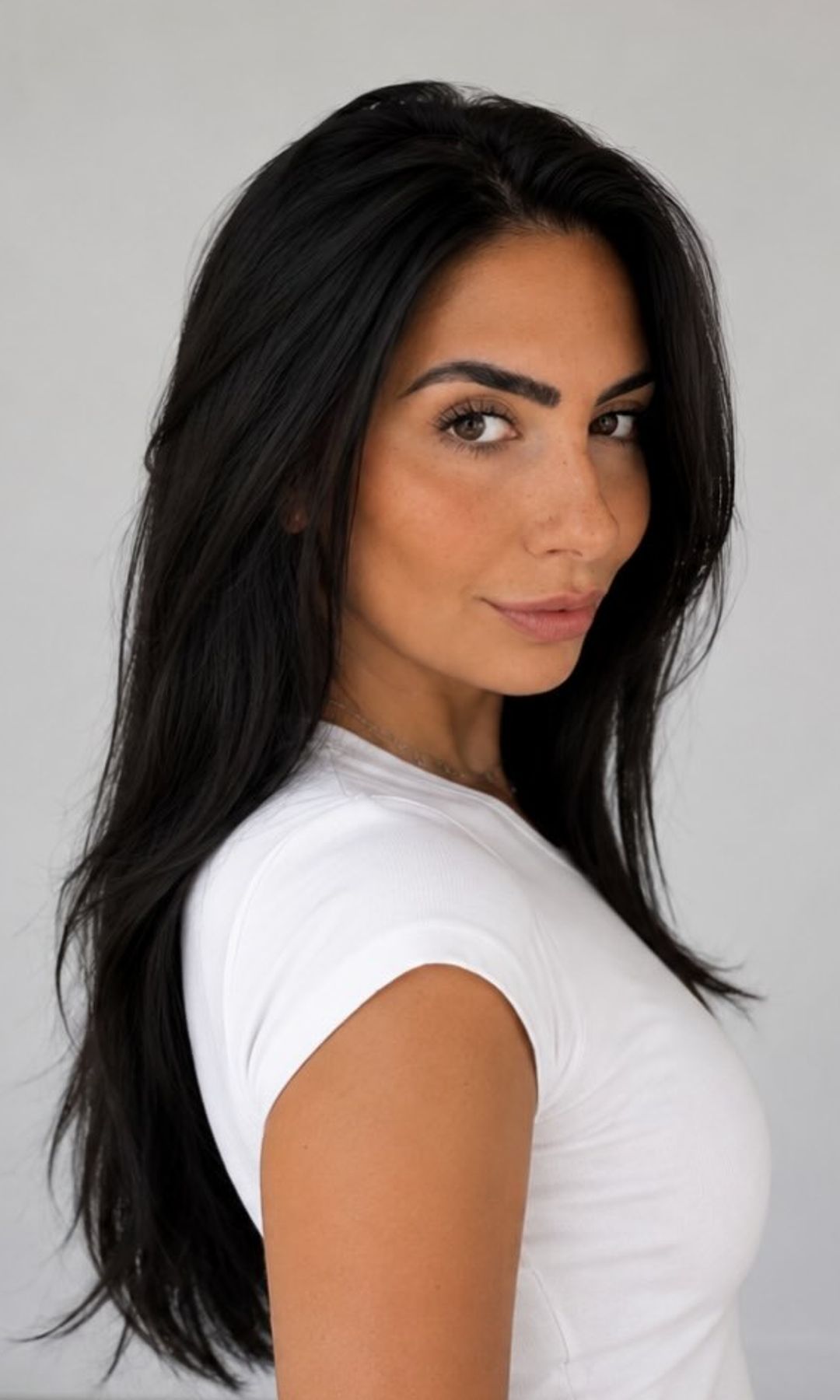 Cabello castaño oscuro
