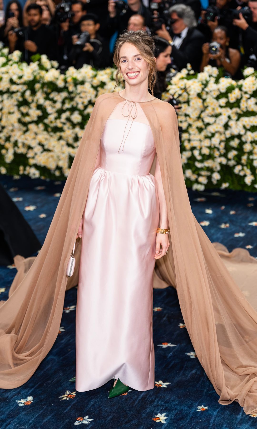 Maya Hawke en la MET Gala 2025 con el mismo vestido de Úrsula Corberó