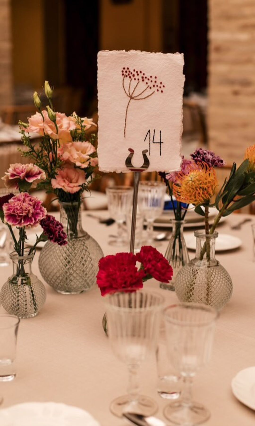 Flores de otoño para decoración de bodas proteas