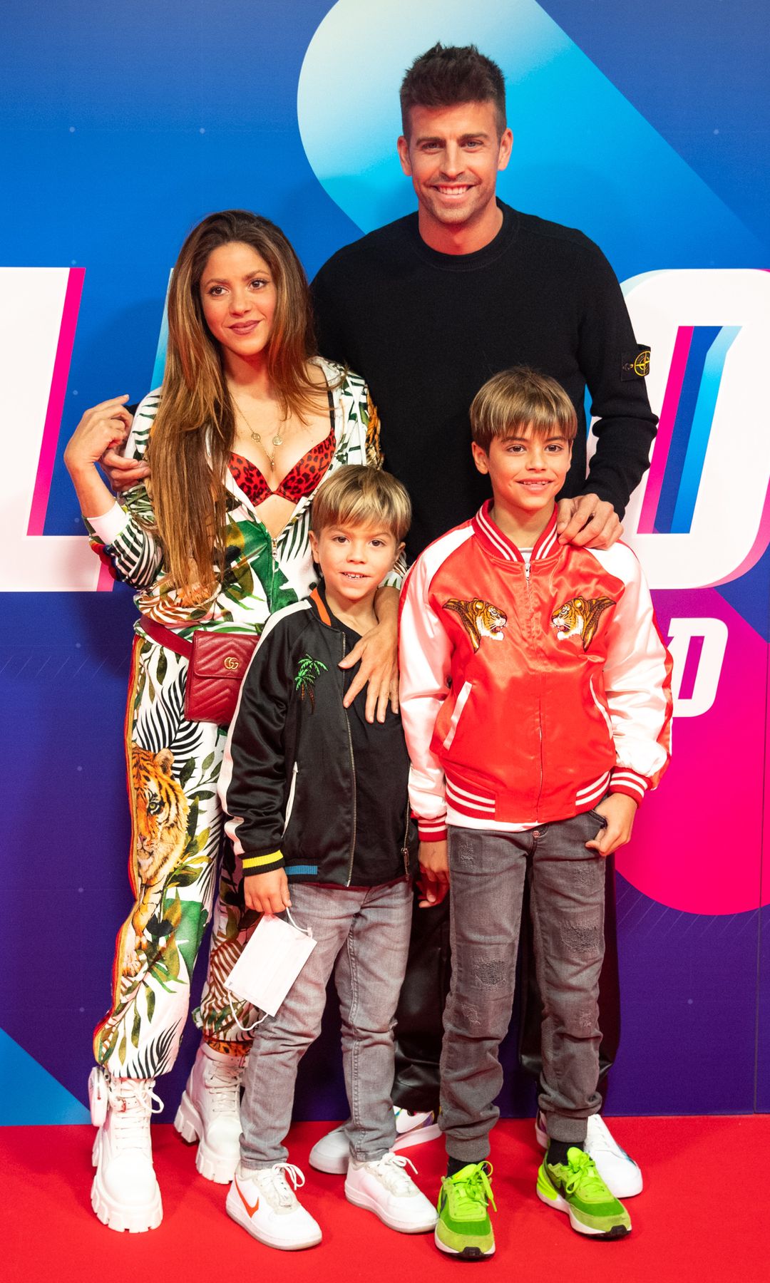 Shakira y Gerard Piqué junto a Milan y Sasha, sus dos hijos en común, nacidos en 2013 y 2015 respectivamente