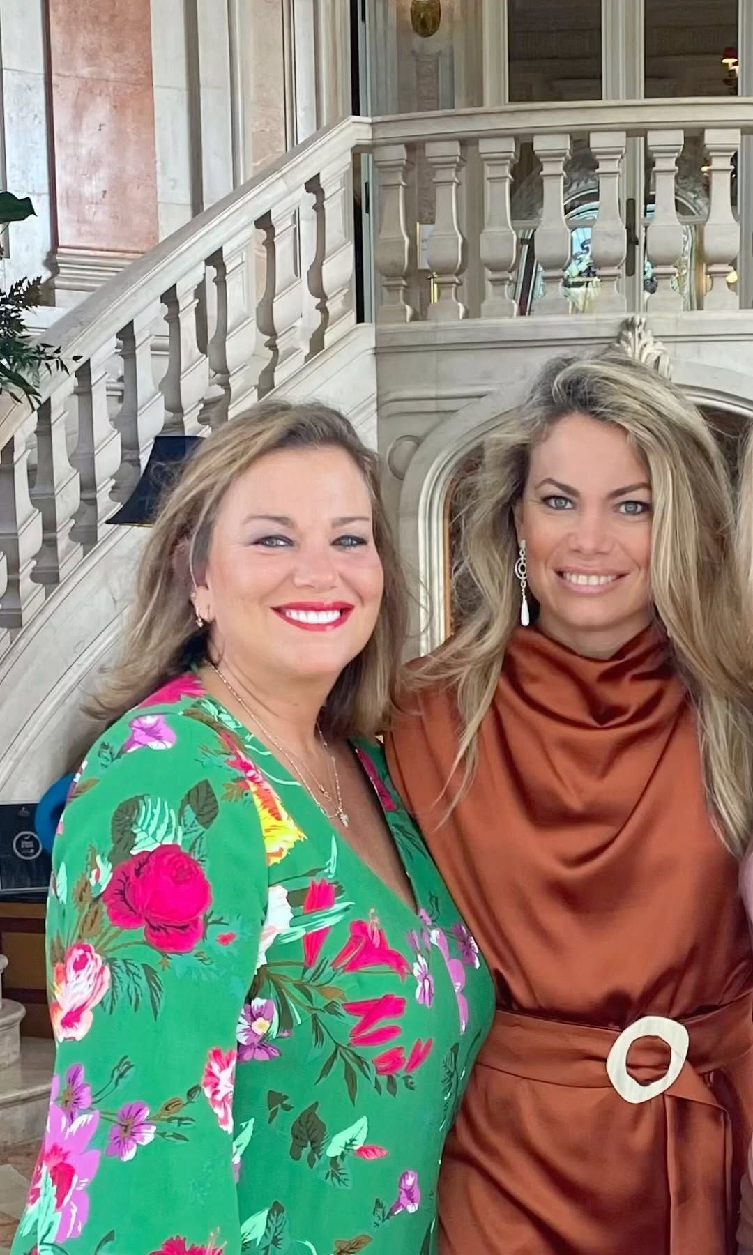 Carla Goyanes y su hermana