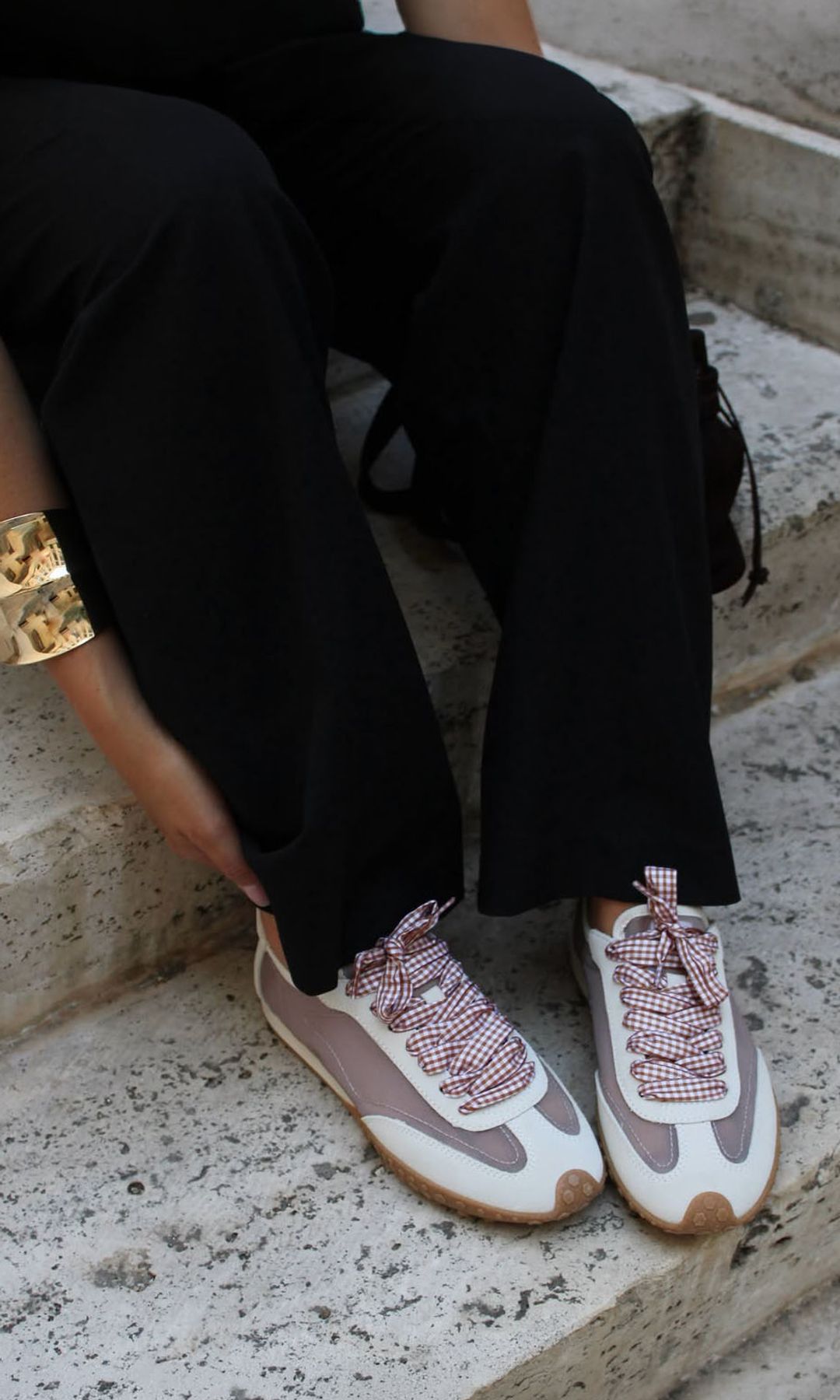 De las 'barefoot' satinadas al diseño estampado que ha conquistado a Gigi Hadid: 5 zapatillas españolas que serán tendencia este otoño