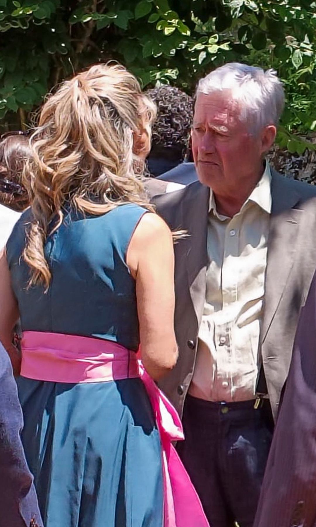 Yolanda Díaz hablando con Jorge Verstrynge durante la boda de Lilith Verstrynge y Rodrigo Amirola