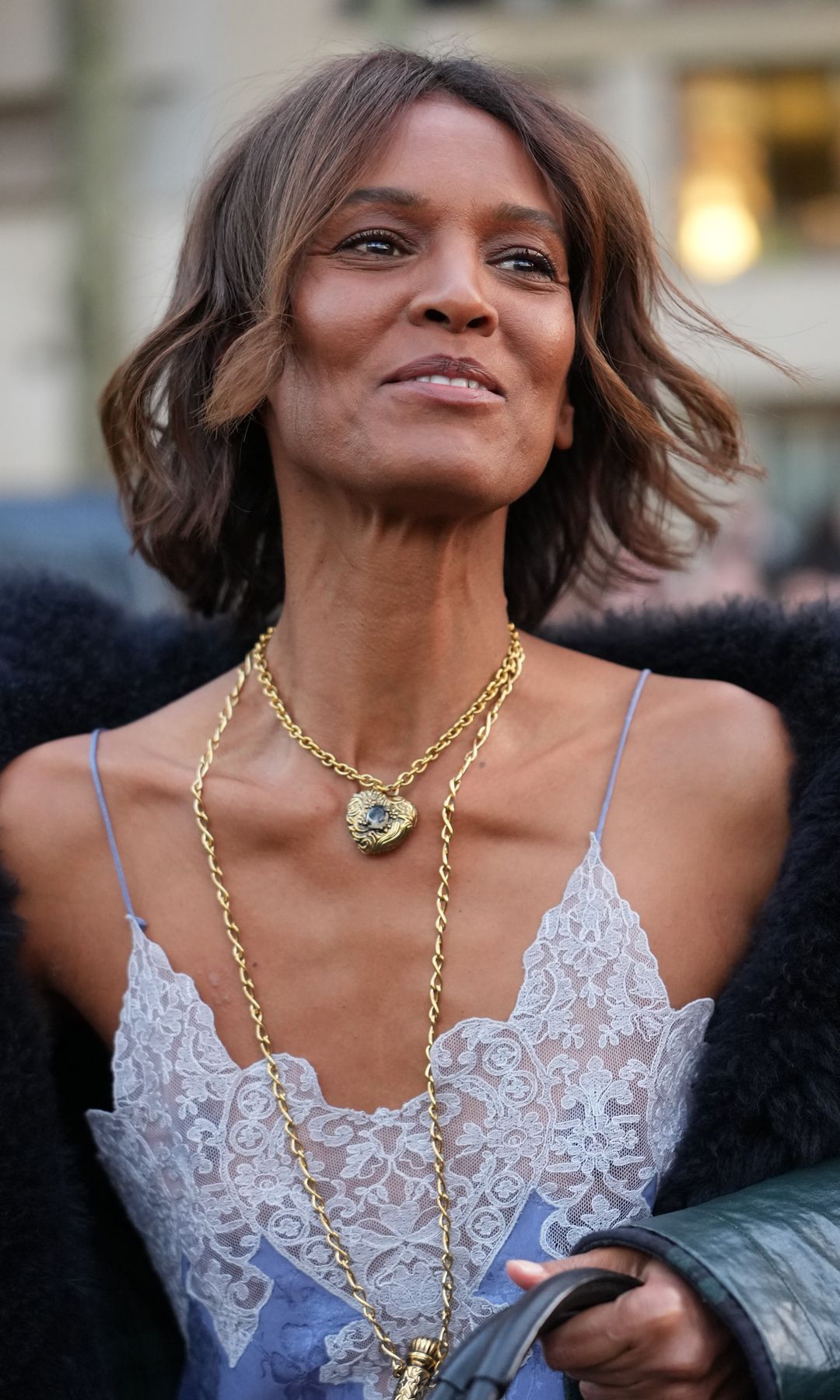Mujer con cabello ondulado