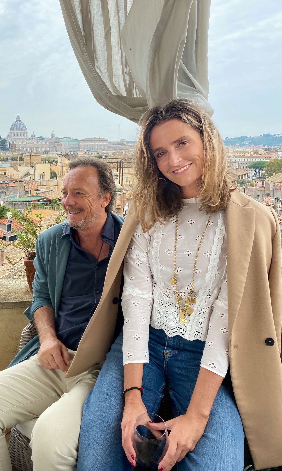 POSTALES
María del Prado, acompañada de su marido, Pablo Hohenlohe, en una de sus escapadas a Roma. 