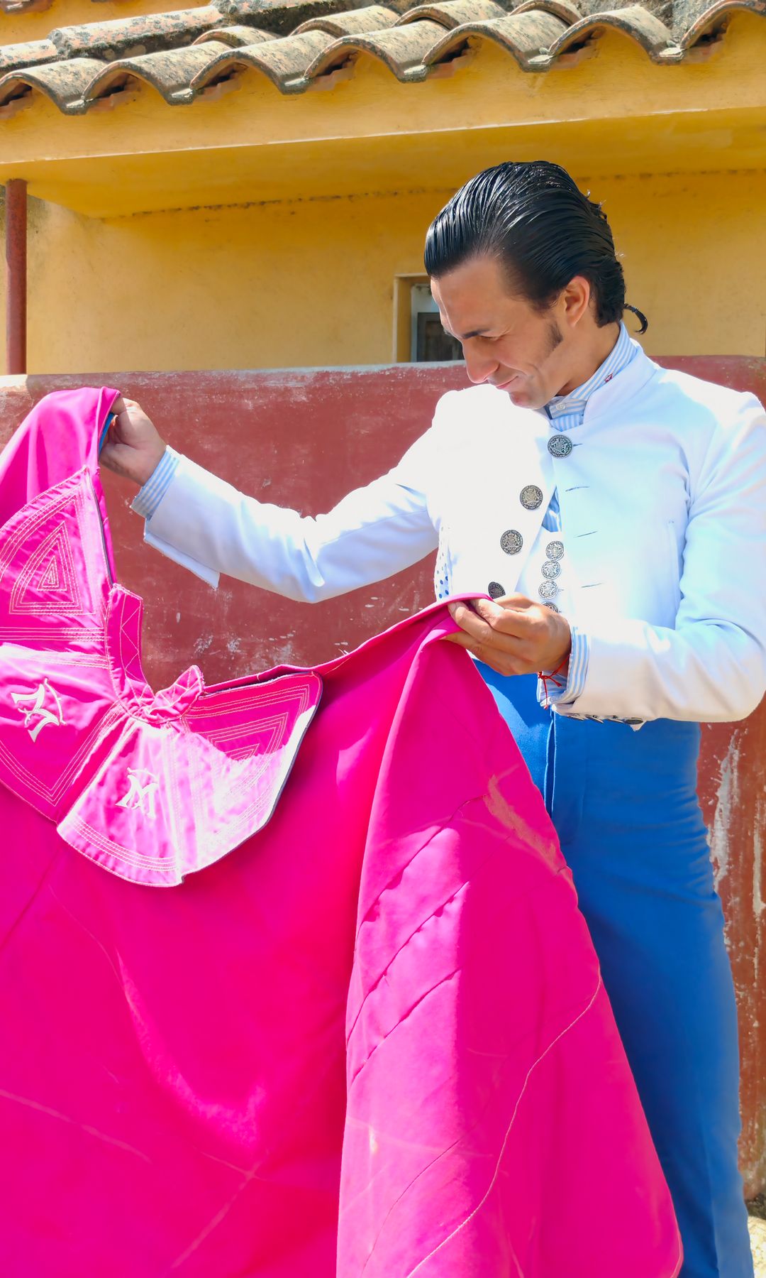 El torero Miguel Andrades en el tendadero de la finca Las Tiesas, Cáceres.