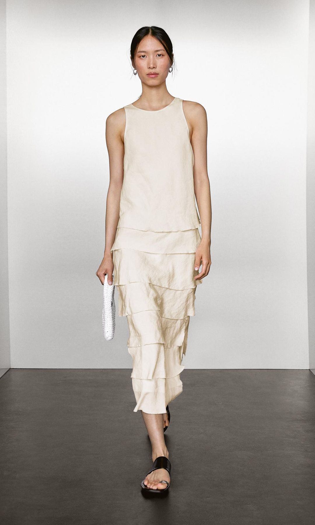 vestido blanco con volantes
