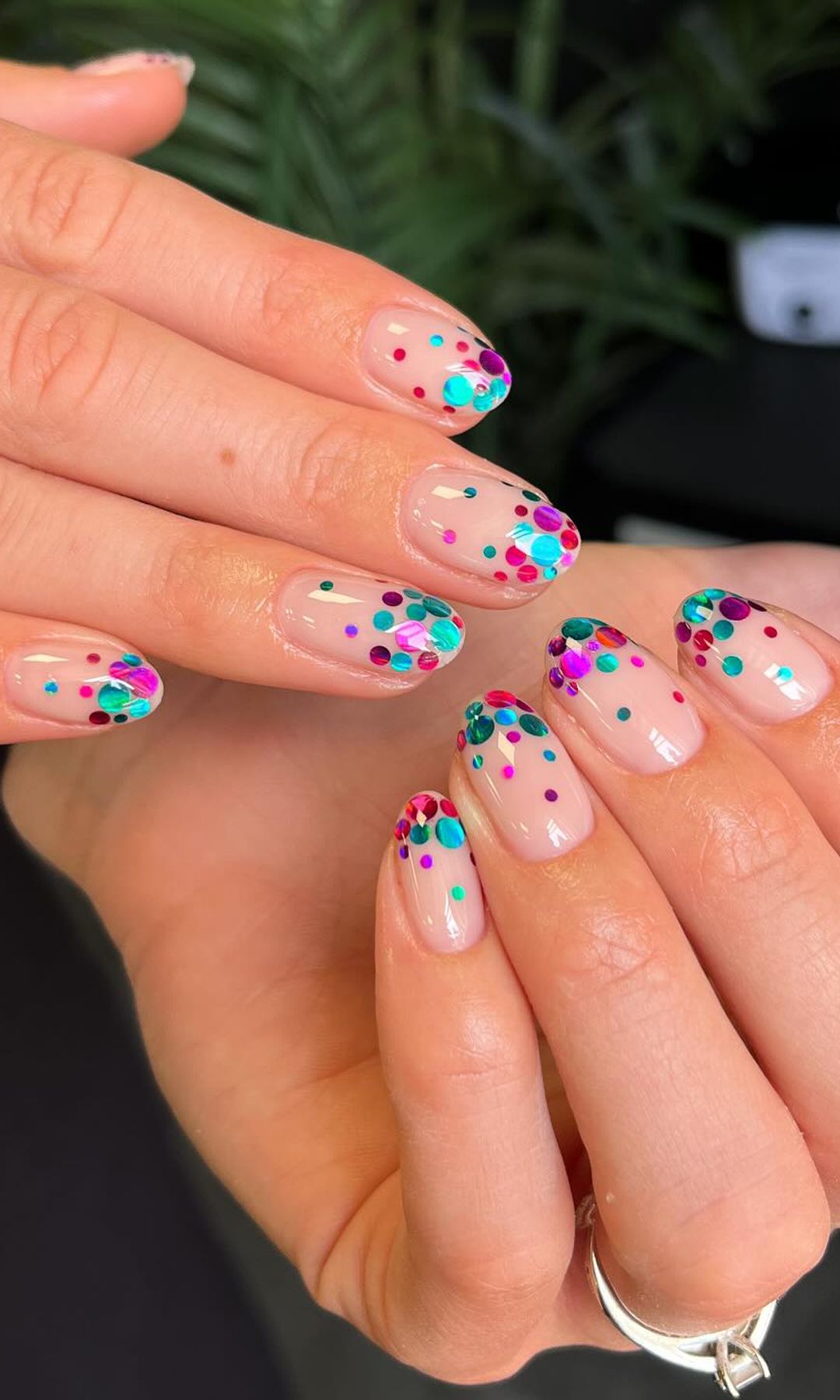 Manicura con lentejuelas en degradado