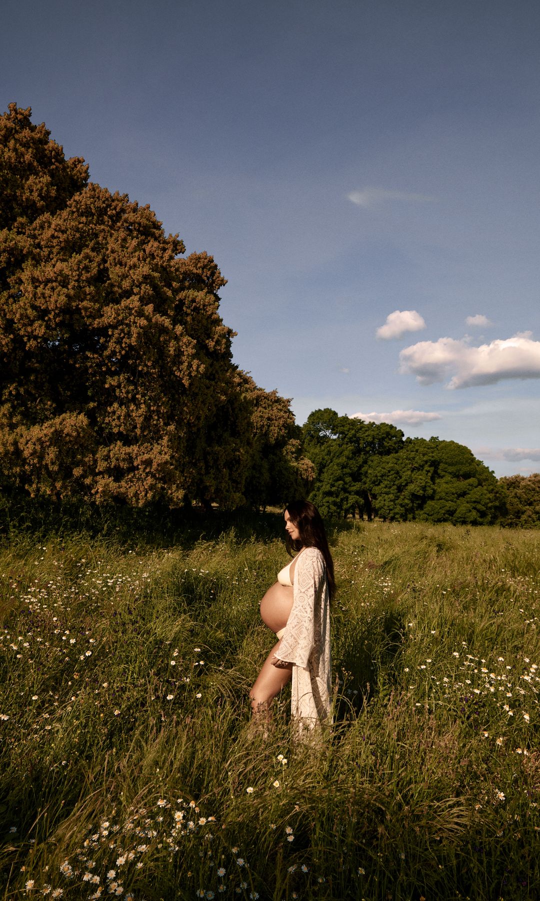 Cristina Pedroche, embarazada, paseando por el campo