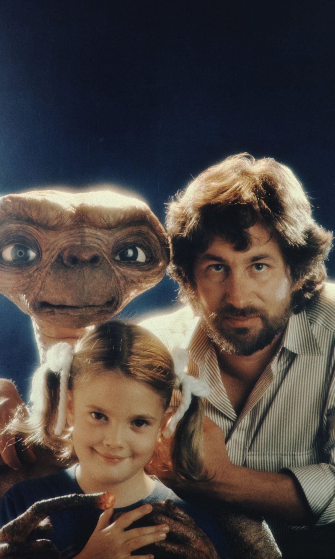 Steven Spielberg junto a una jovencísima Drew Barrymore y el inolvidable E.T. durante el rodaje de la película que cambió para siempre su visión sobre la paternidad