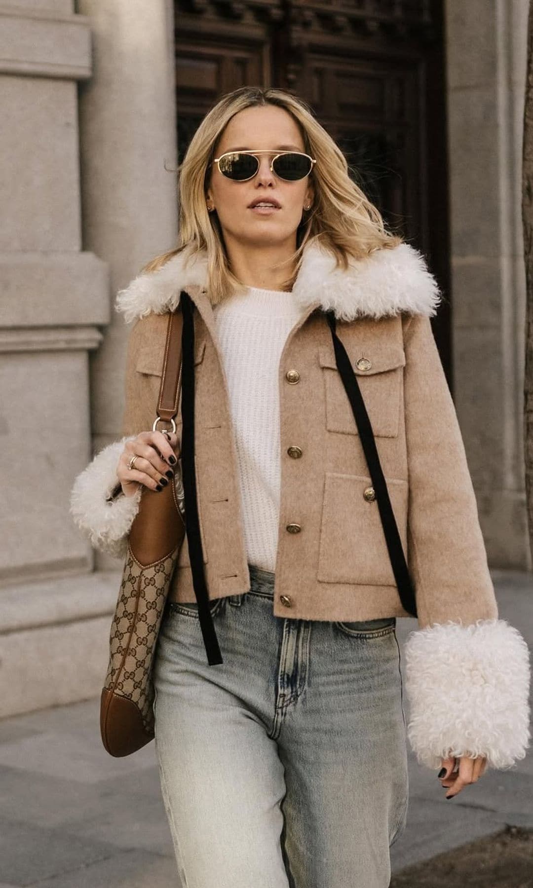 Daphne Cañizares con look de lluvia en Madrid
