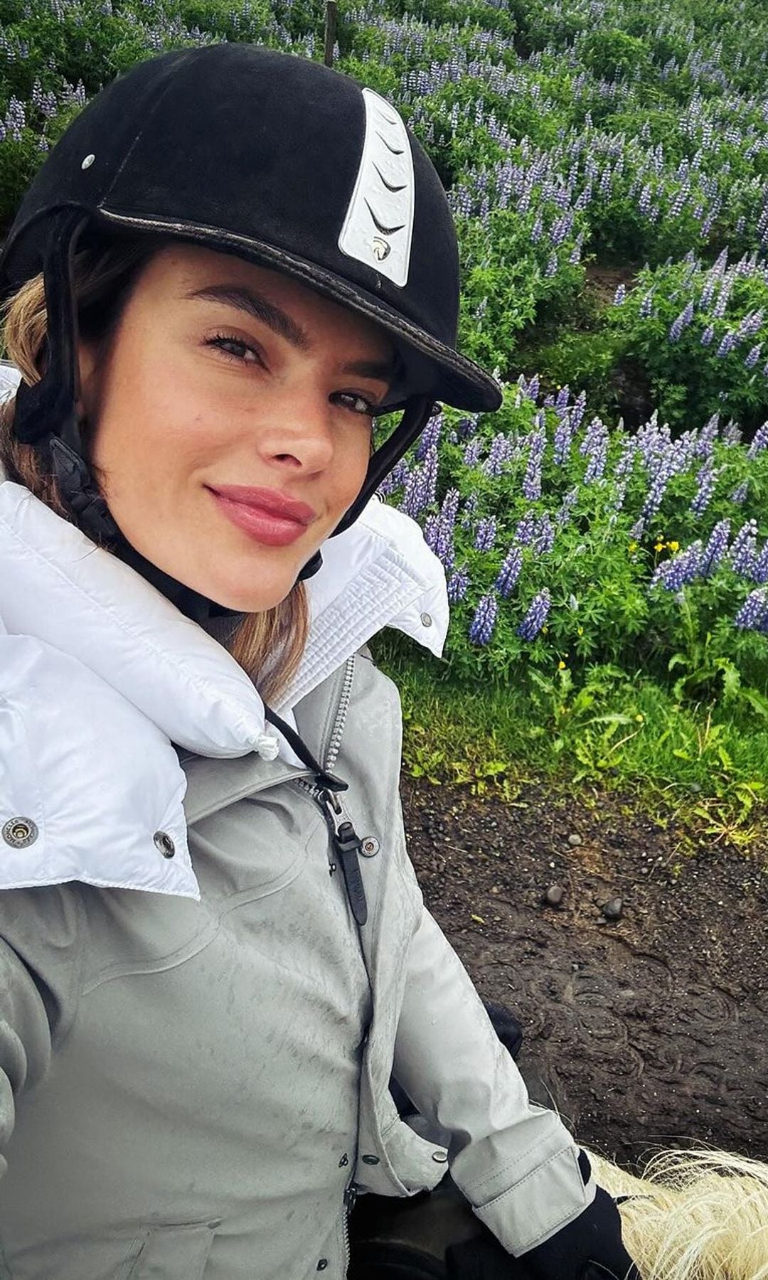 La modelo brasileña Alessandra Ambrosio en Islandia