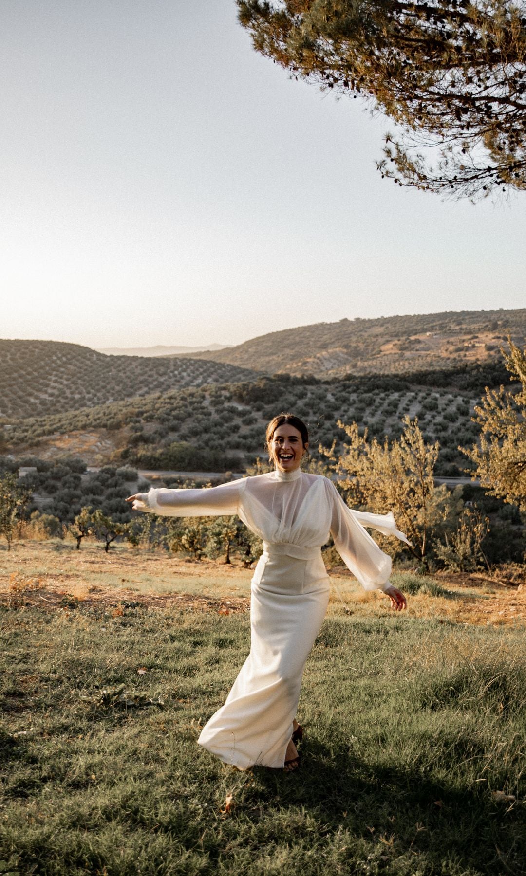 Vestido de novia sencillo y convertible de JC Pajares