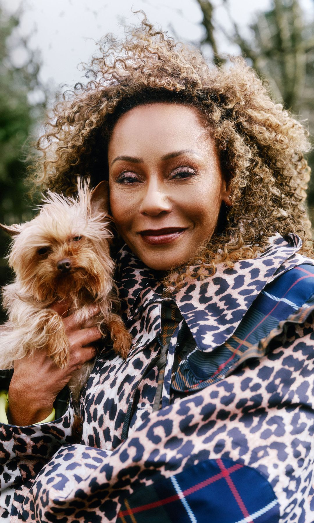 Mel B posa en su refugio rural de Yorkshire junto a sus cabras y animales para HOLA