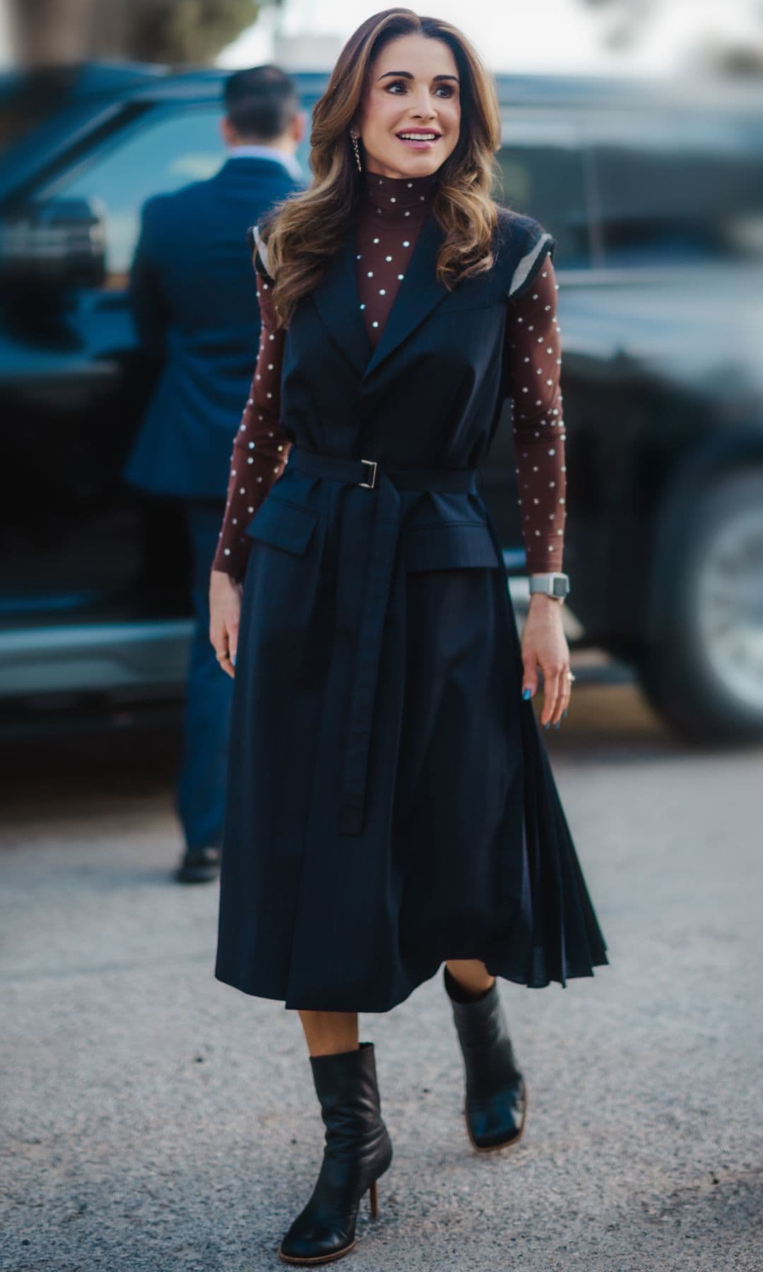 Rania de Jordania visita la Sociedad Benéfica Mar Mansour en Amán