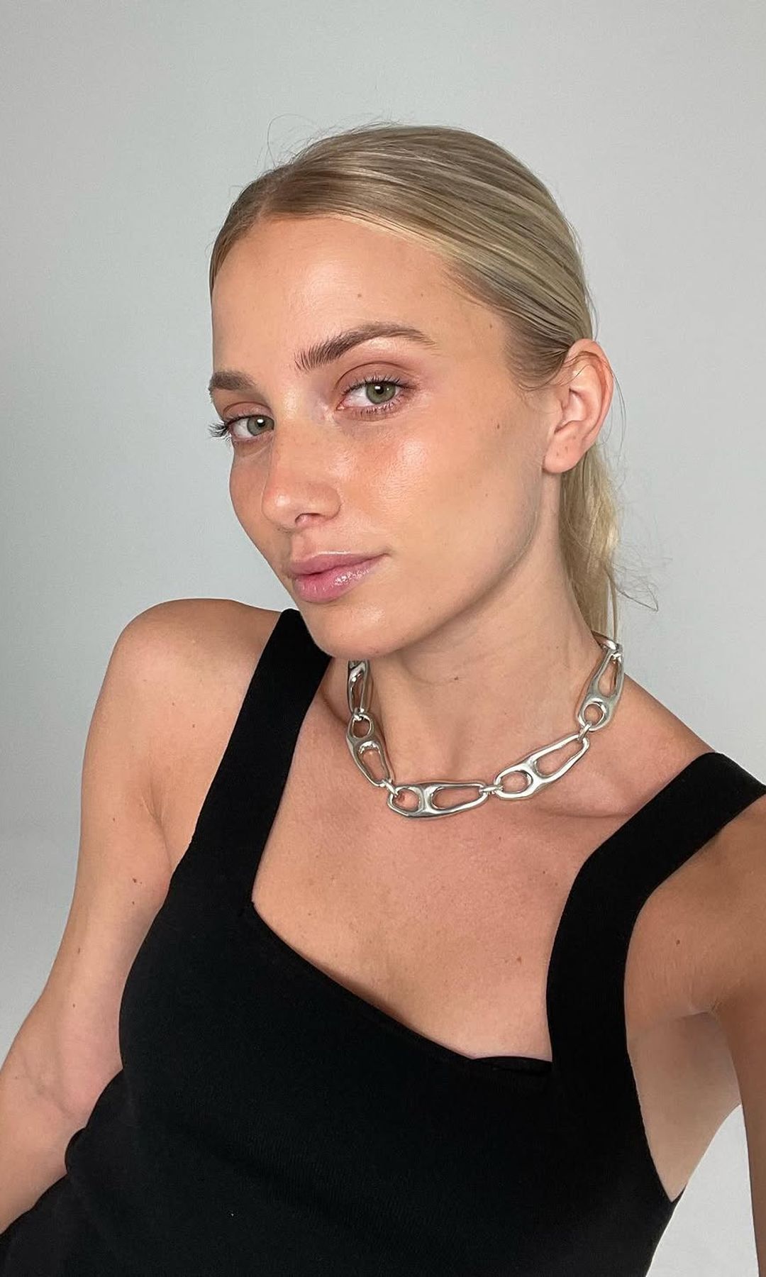 La influencer Fuen Albaladejo con una piel luminosa y bonita