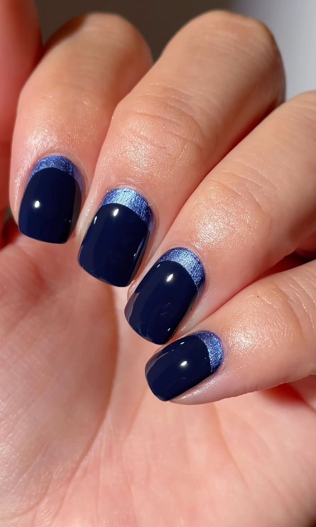 Manicura francesa invertida