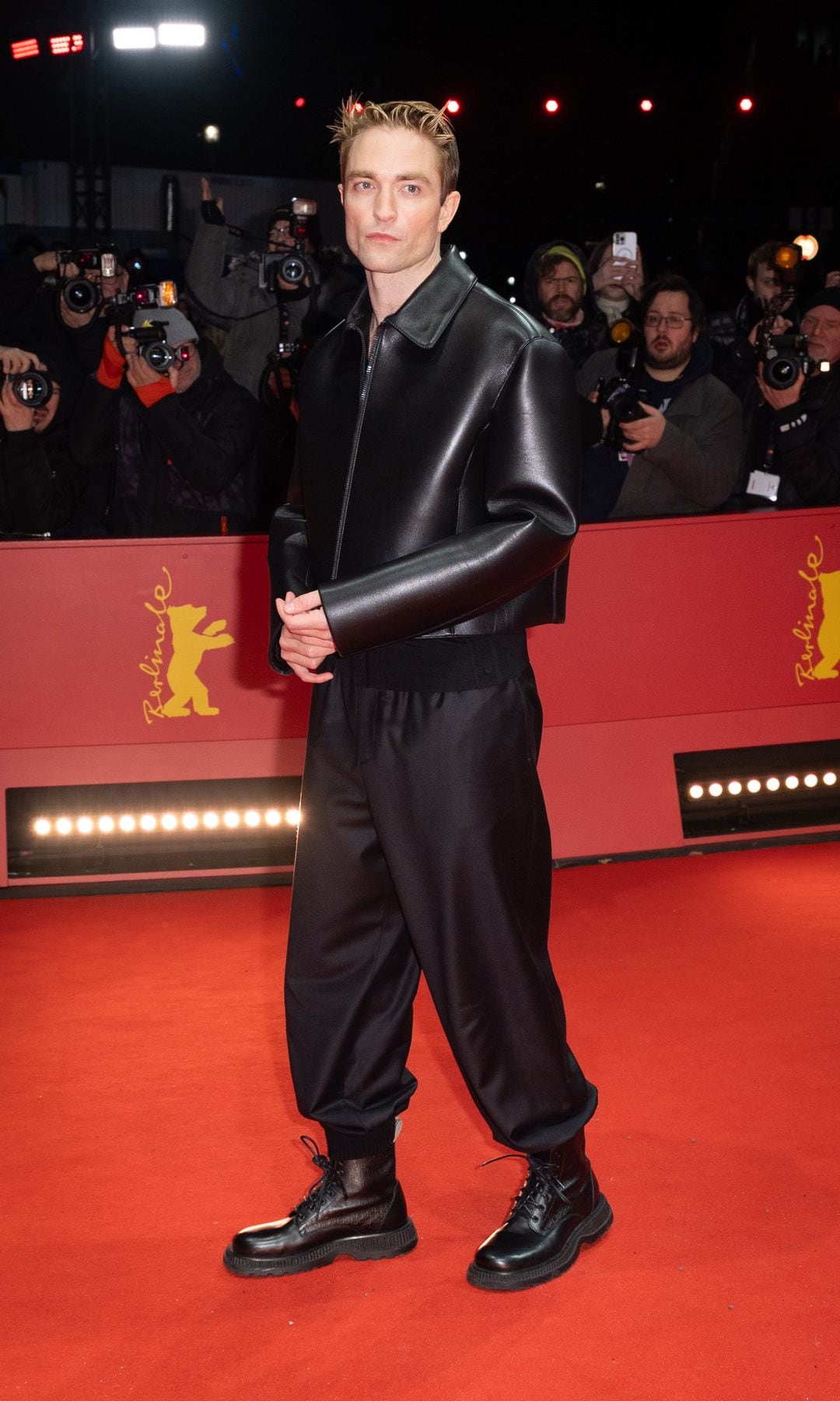 El ´total look´de Robert Pattinson en el Festival de Cine de Berlin.