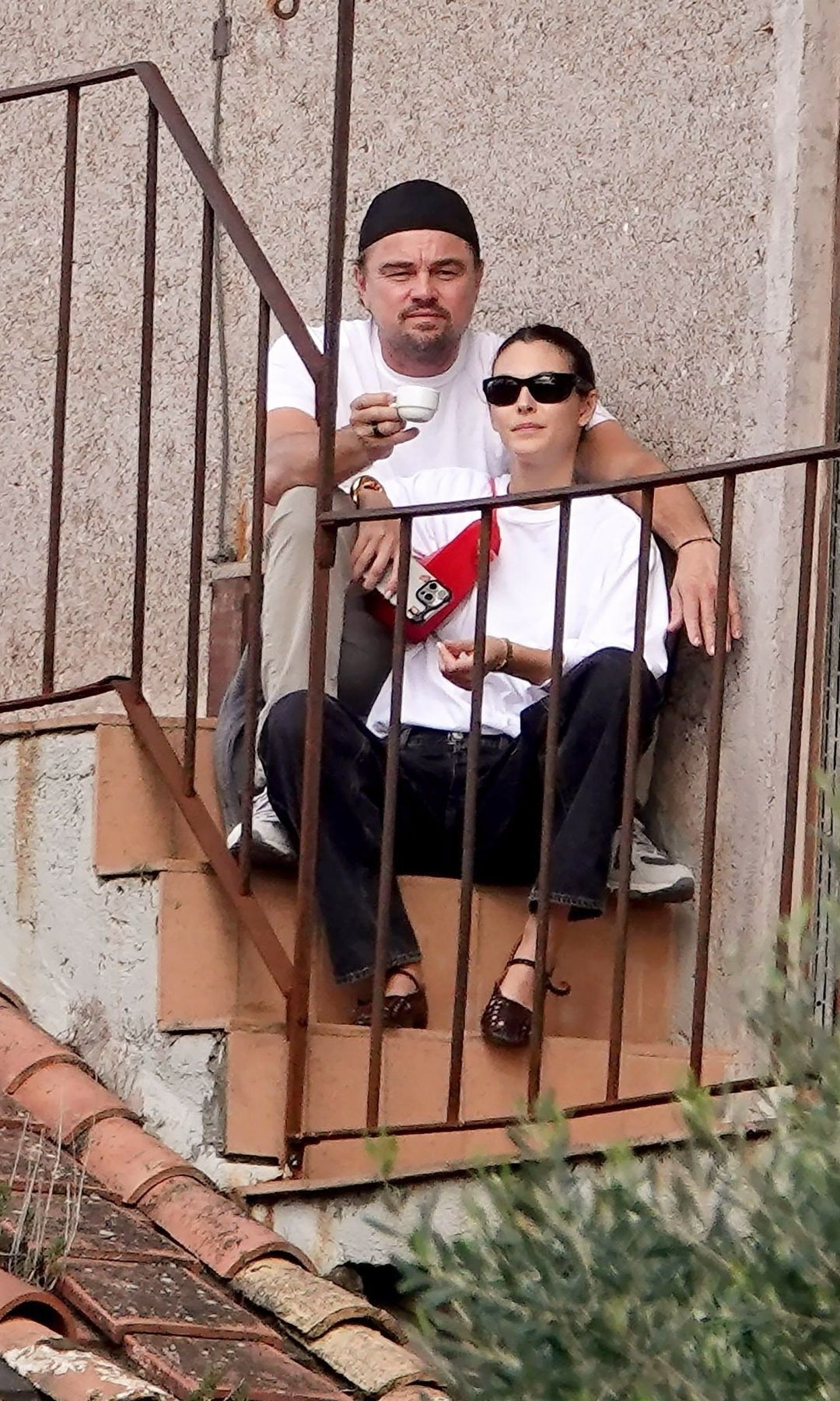 Leonardo DiCaprio y su novia, la modelo italiana Vittoria Ceretti, durante una visita a Roma en octubre de 2024..