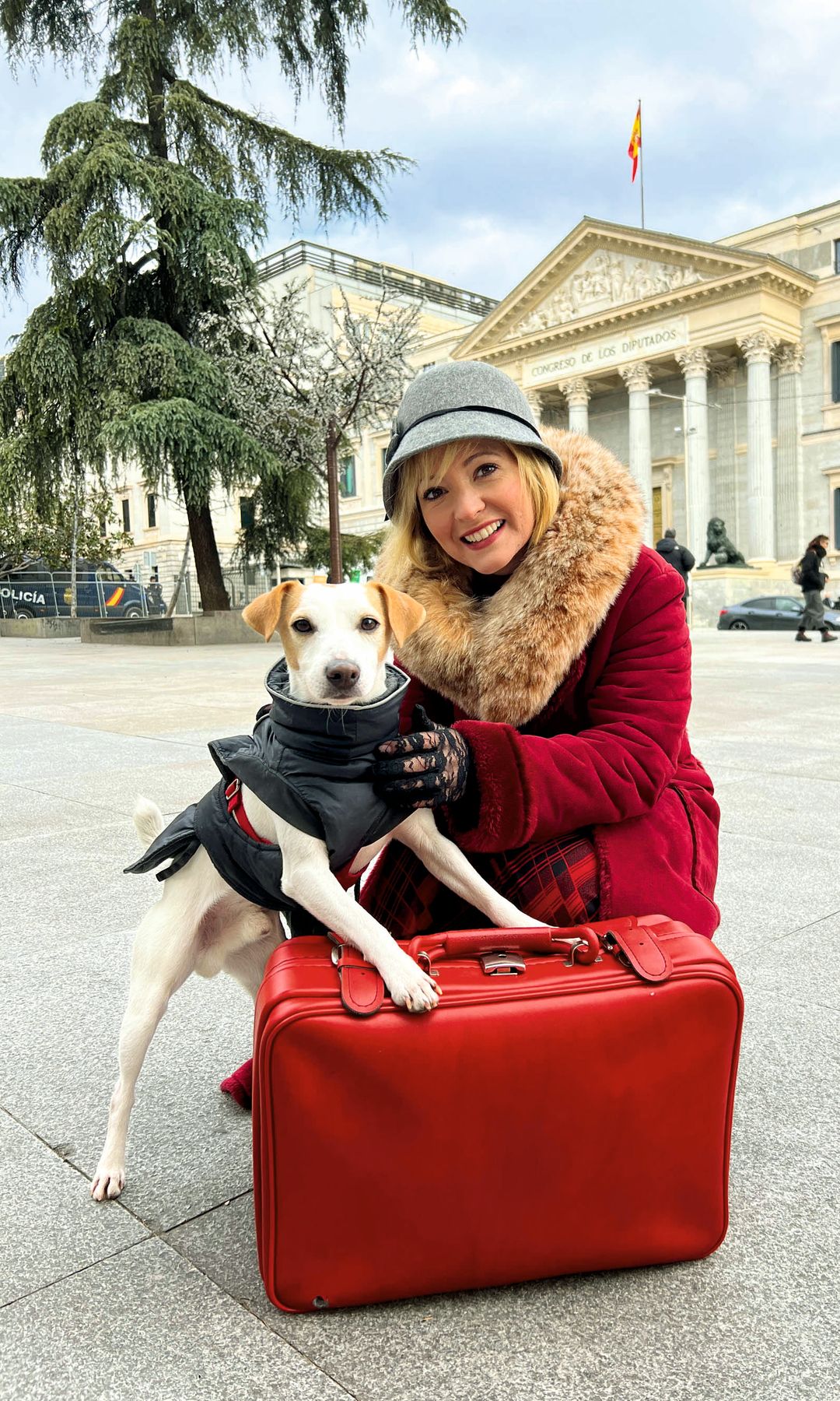 Pipper frente al Congreso de los Diputados en Madrid en una ruta teatralizada.