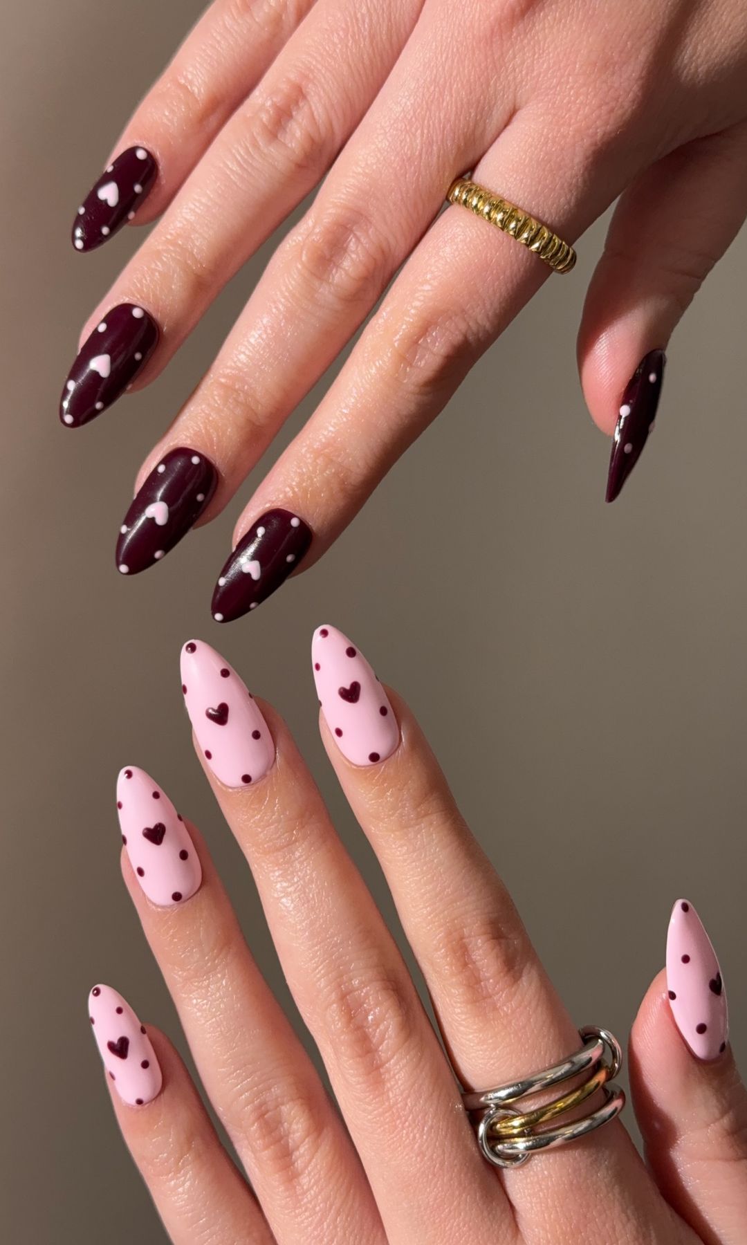 Manicura con corazones y lunares