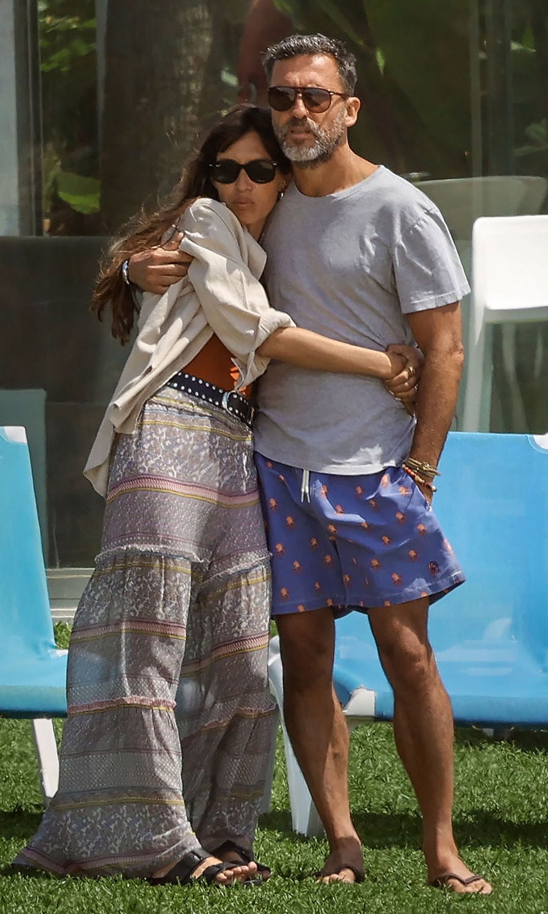 Sara Carbonero y José Luis Cabrera Bonny, el empresario canario con el que sale la presentadora desde el pasado invierno. Ambos han estado pasando unos días con los dos hijos de Sara y también con algunas amigas de la periodista