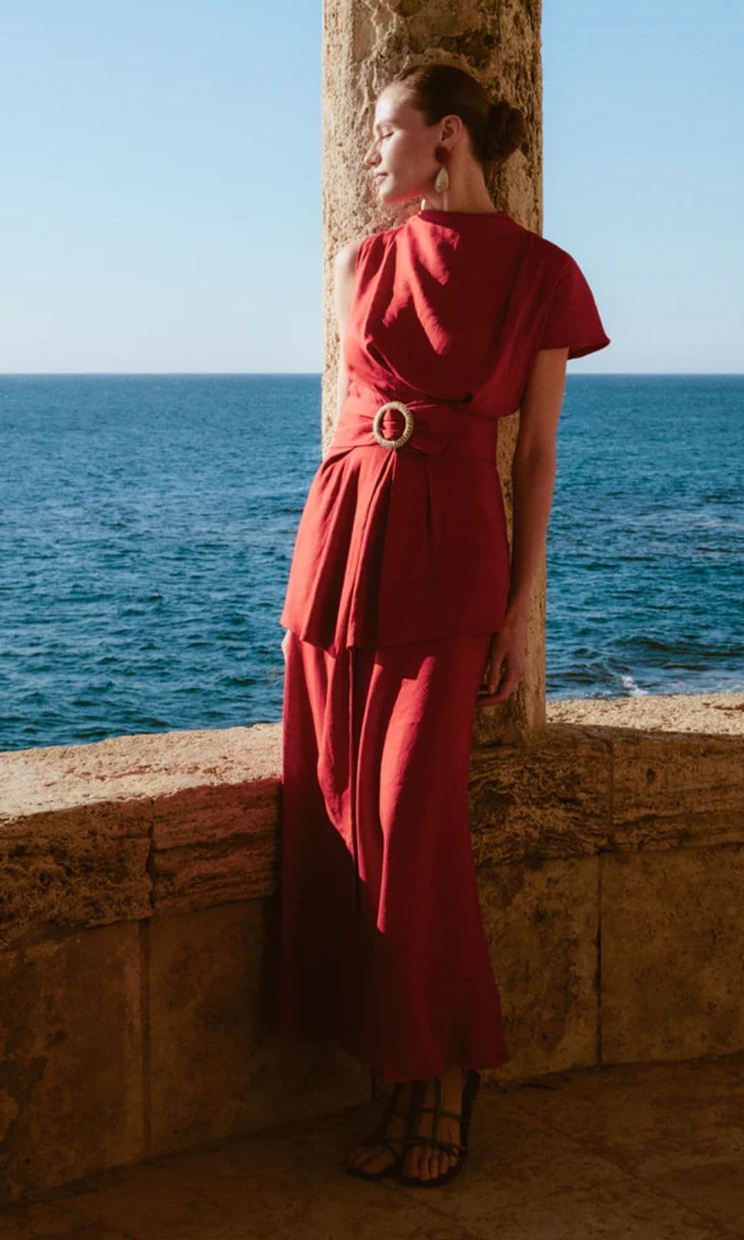 Vestido 'Sol' en color carmín (269 euros)