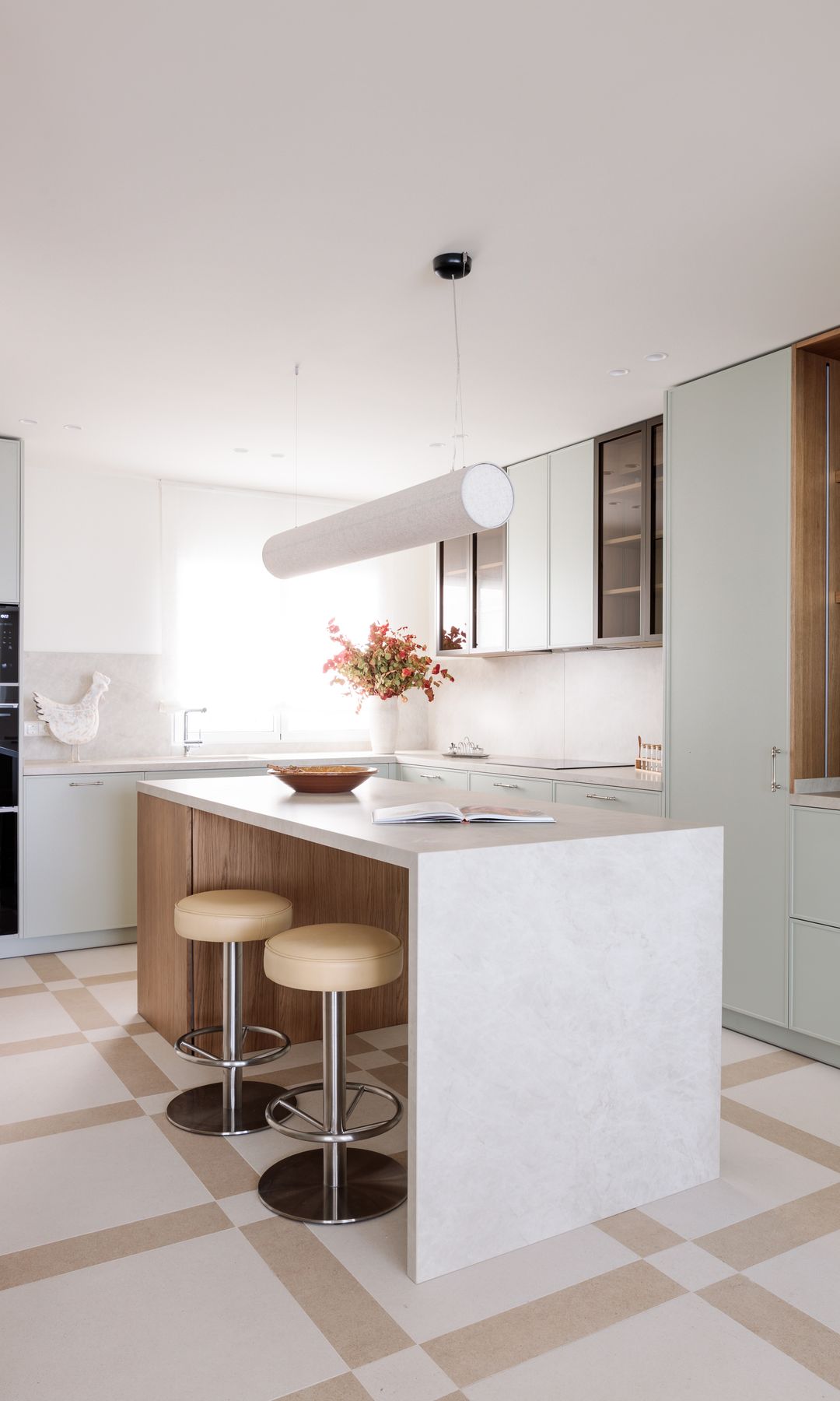 Cocina con isla, diseño de Upendi Design Studio