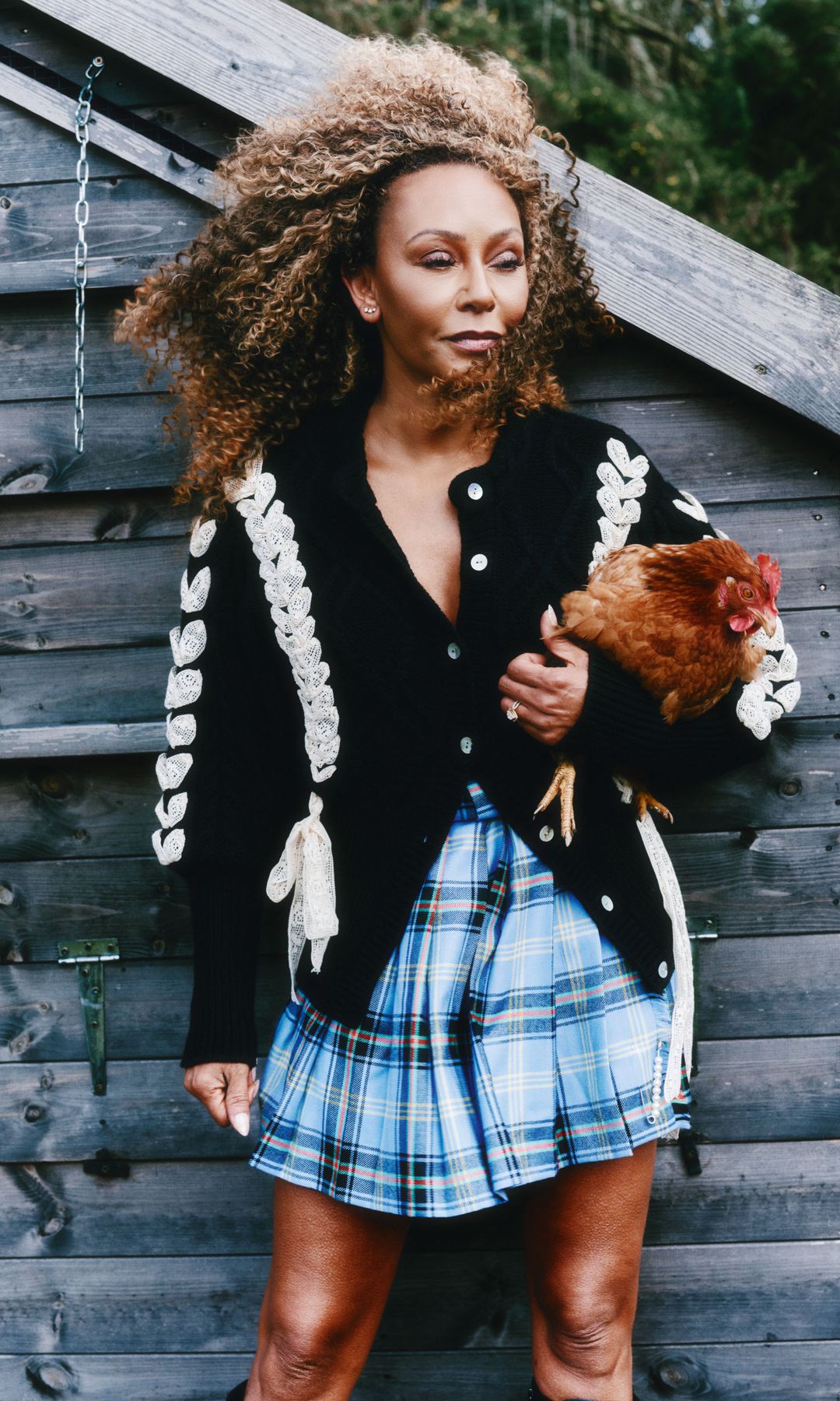 Mel B junto a una de sus gallinas