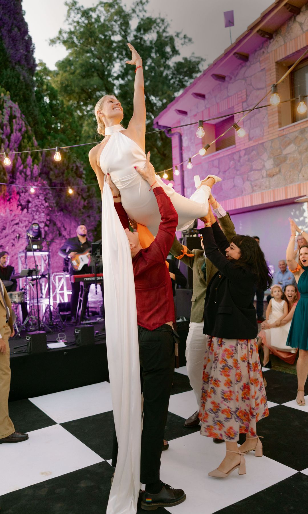 Pascale bailando en su boda