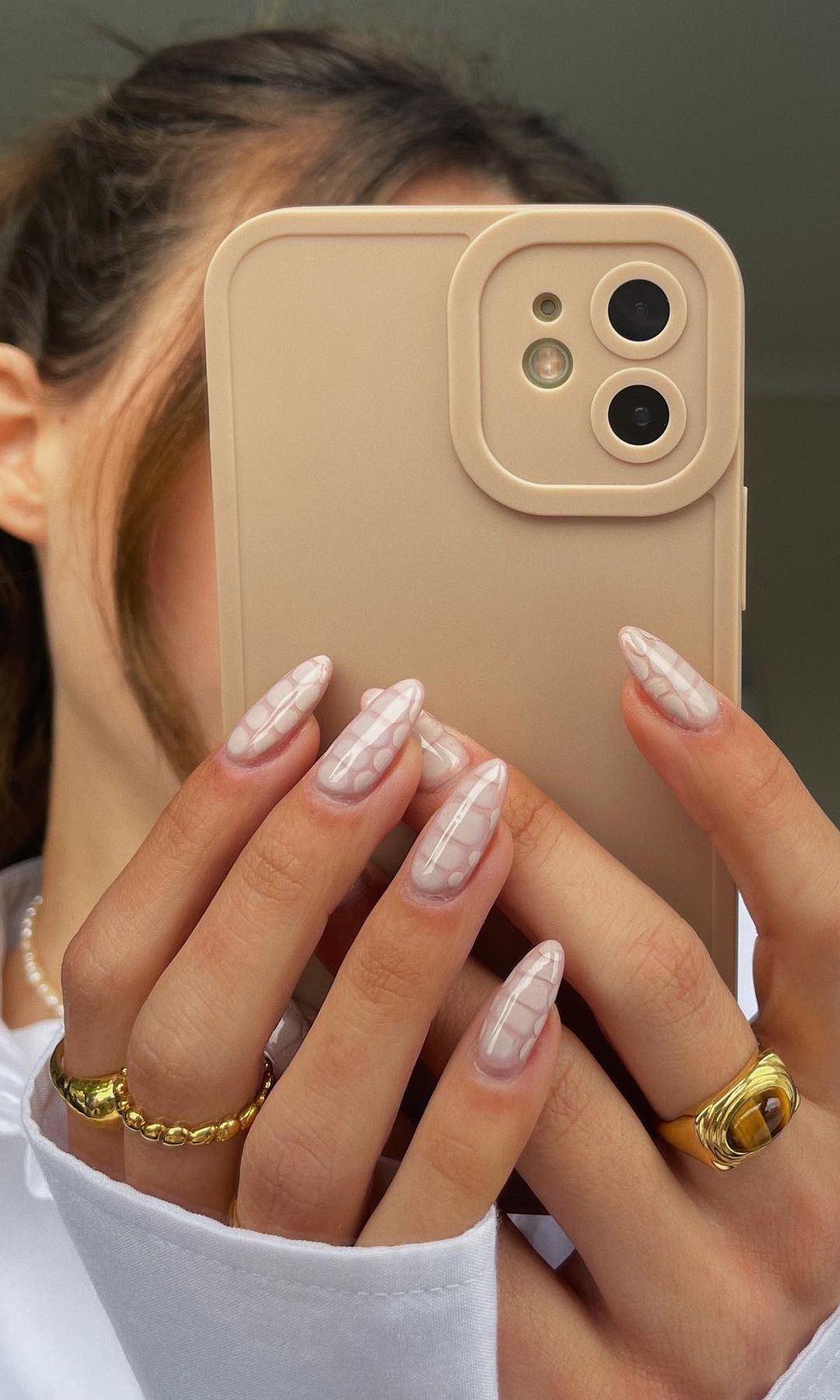 Manicura de manchas blanca