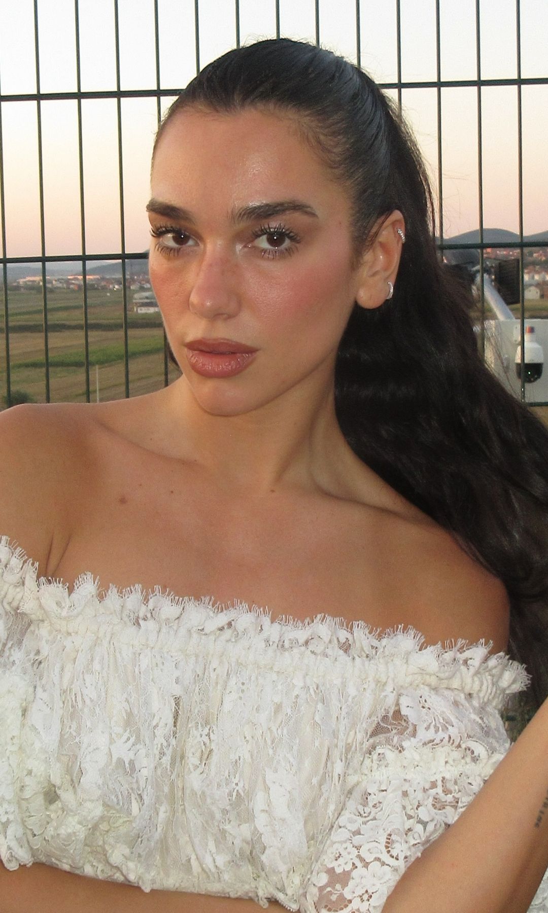 Maquillaje veraniego de Dua Lipa