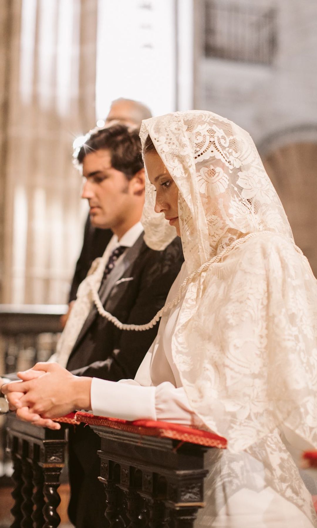 Diferencias en el rito de la velación nupcial bendición de boda mantilla
