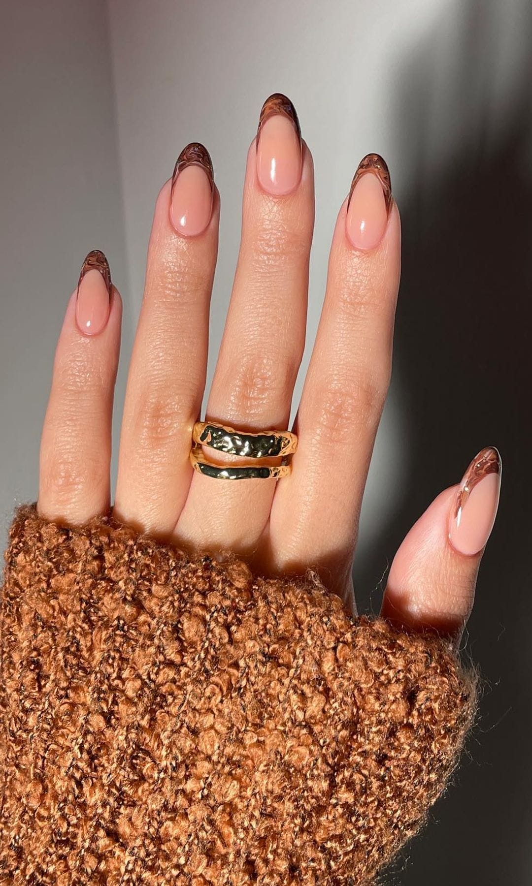 Manicura francesa marrón 