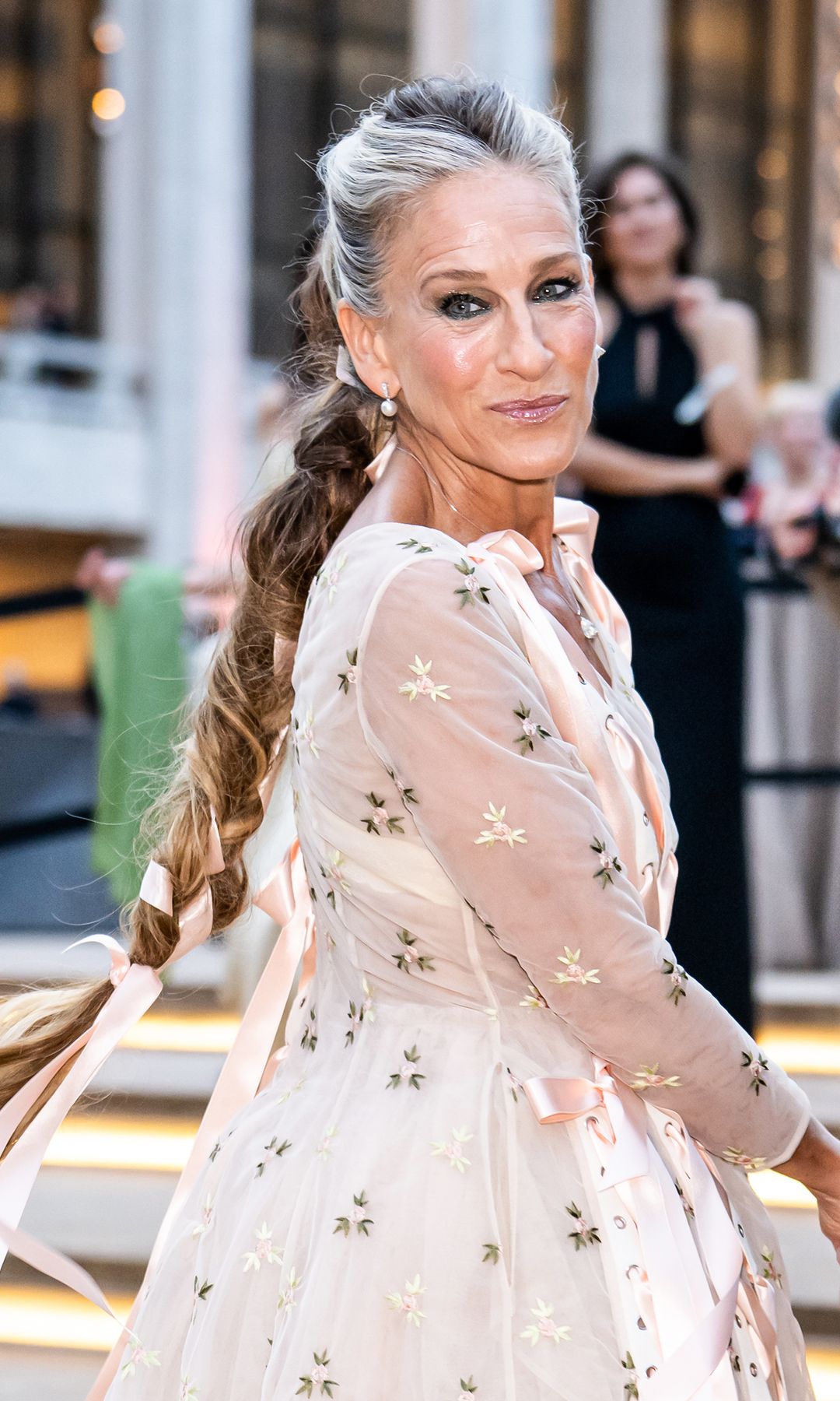 Sarah Jessica Parker confirma que los zapatos favoritos de las chicas de 20 también conquistan a las de 60: "Son cómodos, versátiles y muy tendencia"