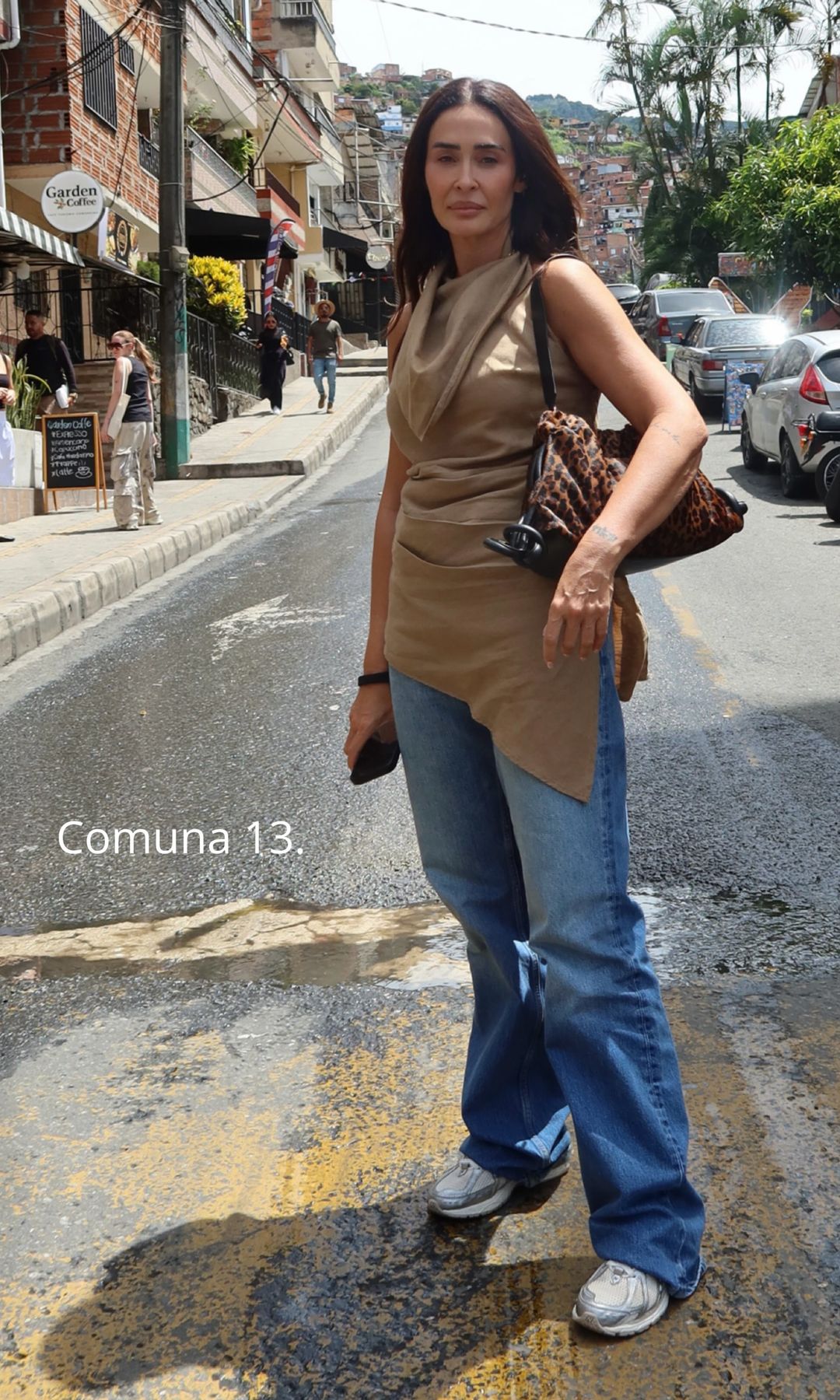 Vicky Martín Berrocal y su bolso de leopardo: un complemento que comparte con su hija, Alba