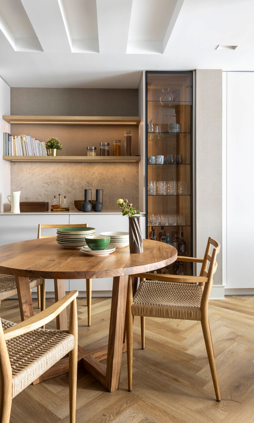 Vitrina a medida en el comedor