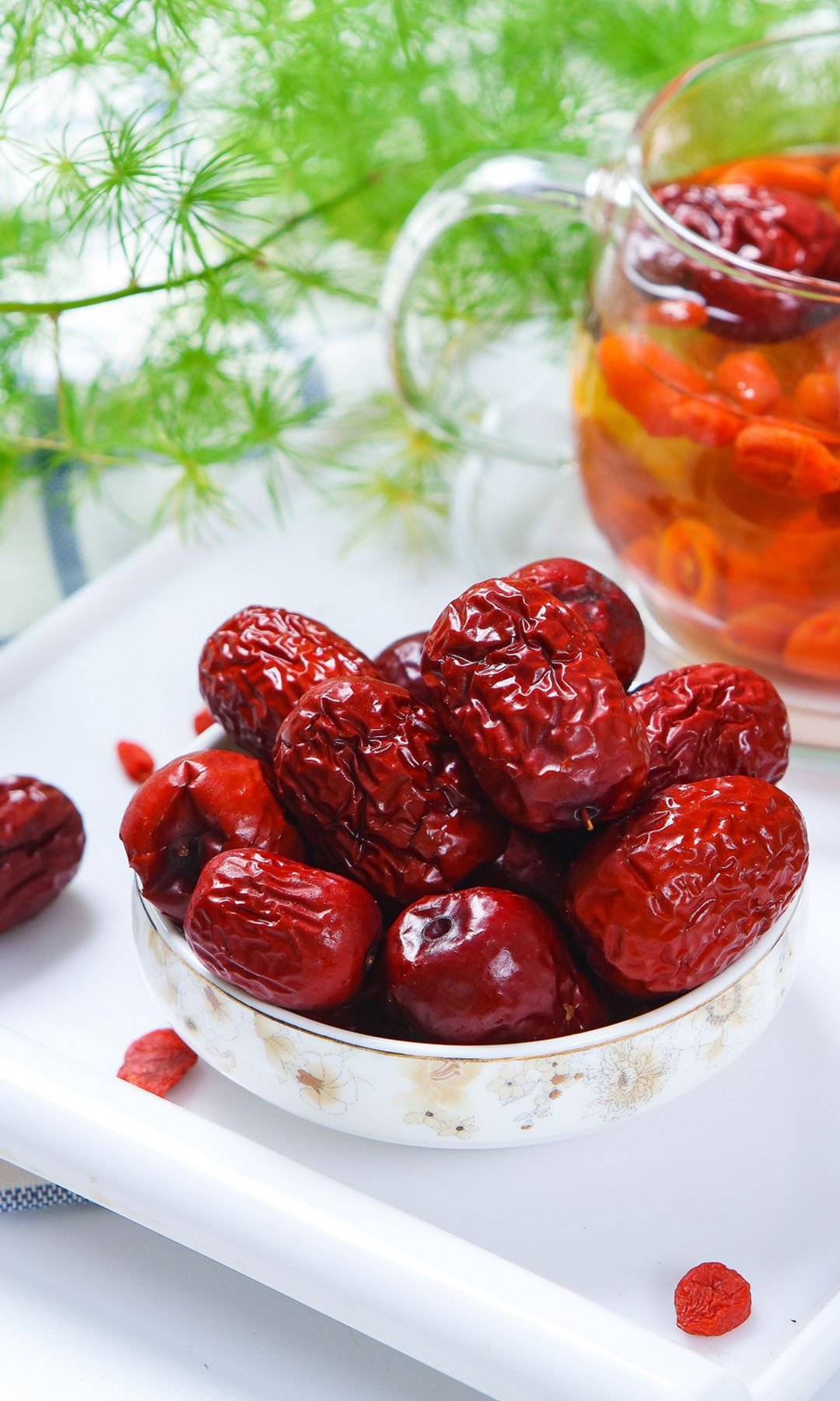 Bandeja con azufaifa o jujube