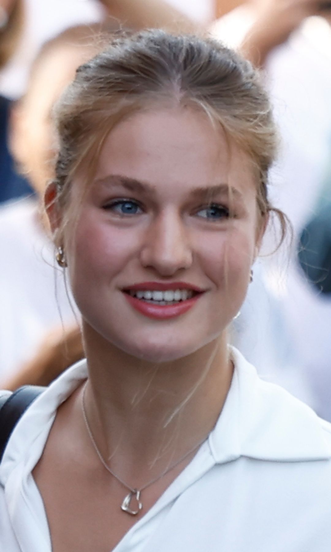 La Princesa estrena un top de Zara y un bolso español para iniciar una etapa: "Nos hemos enterado al ver las noticias. Ha sido un shock absoluto"