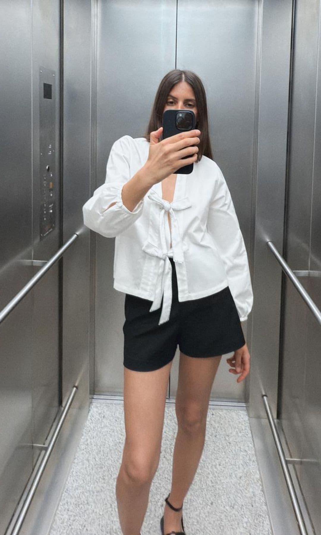 camisa blanca con lazos