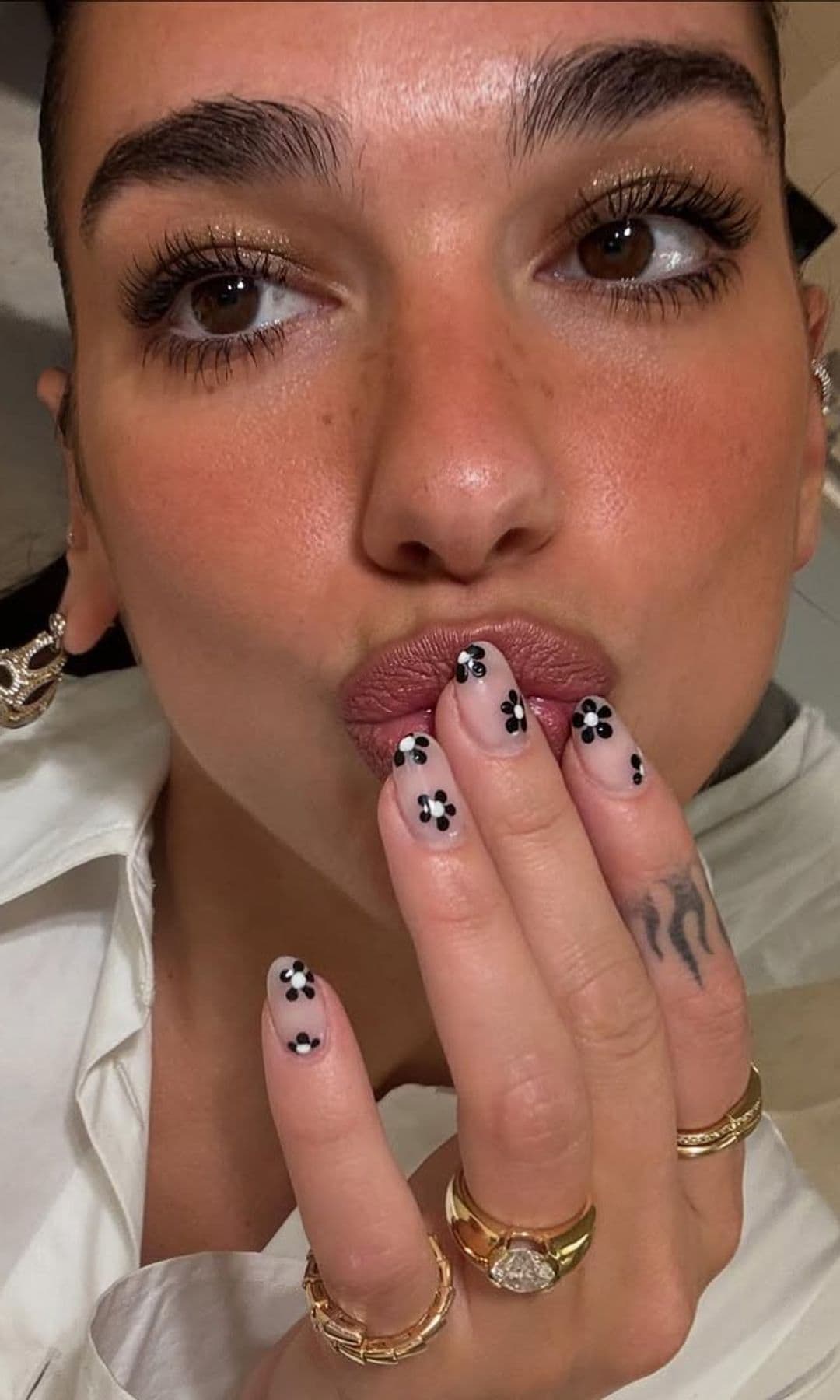 Dua Lipa manicura tendencia