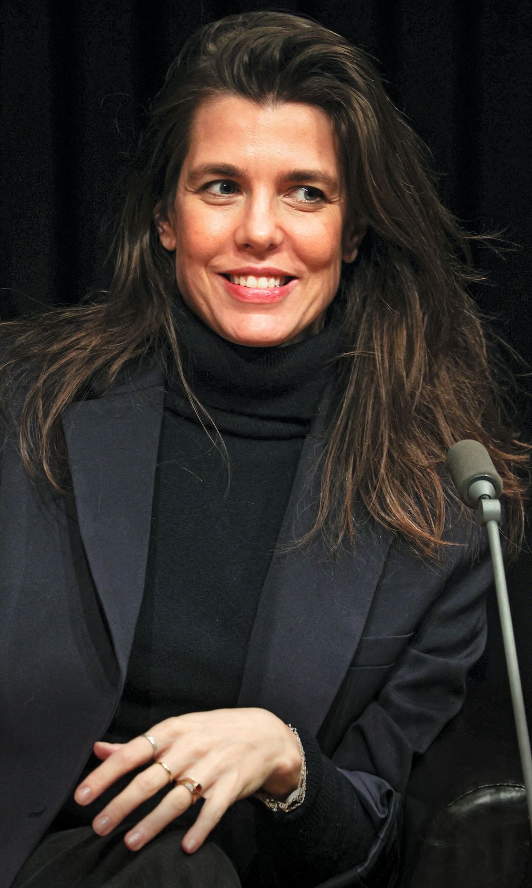 Carlota, muy sonriente durante la presentación de su libro en Burdeos