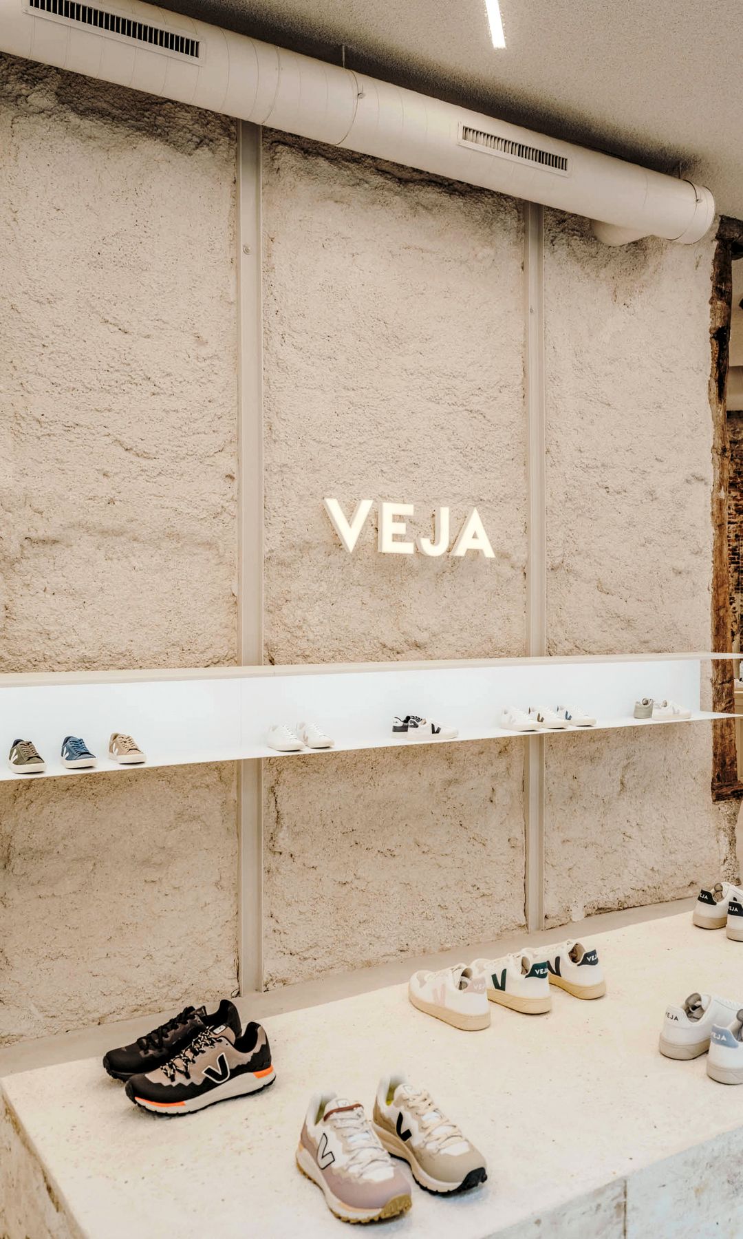 Tienda de Veja en Madrid (C. Barquillo, 44)