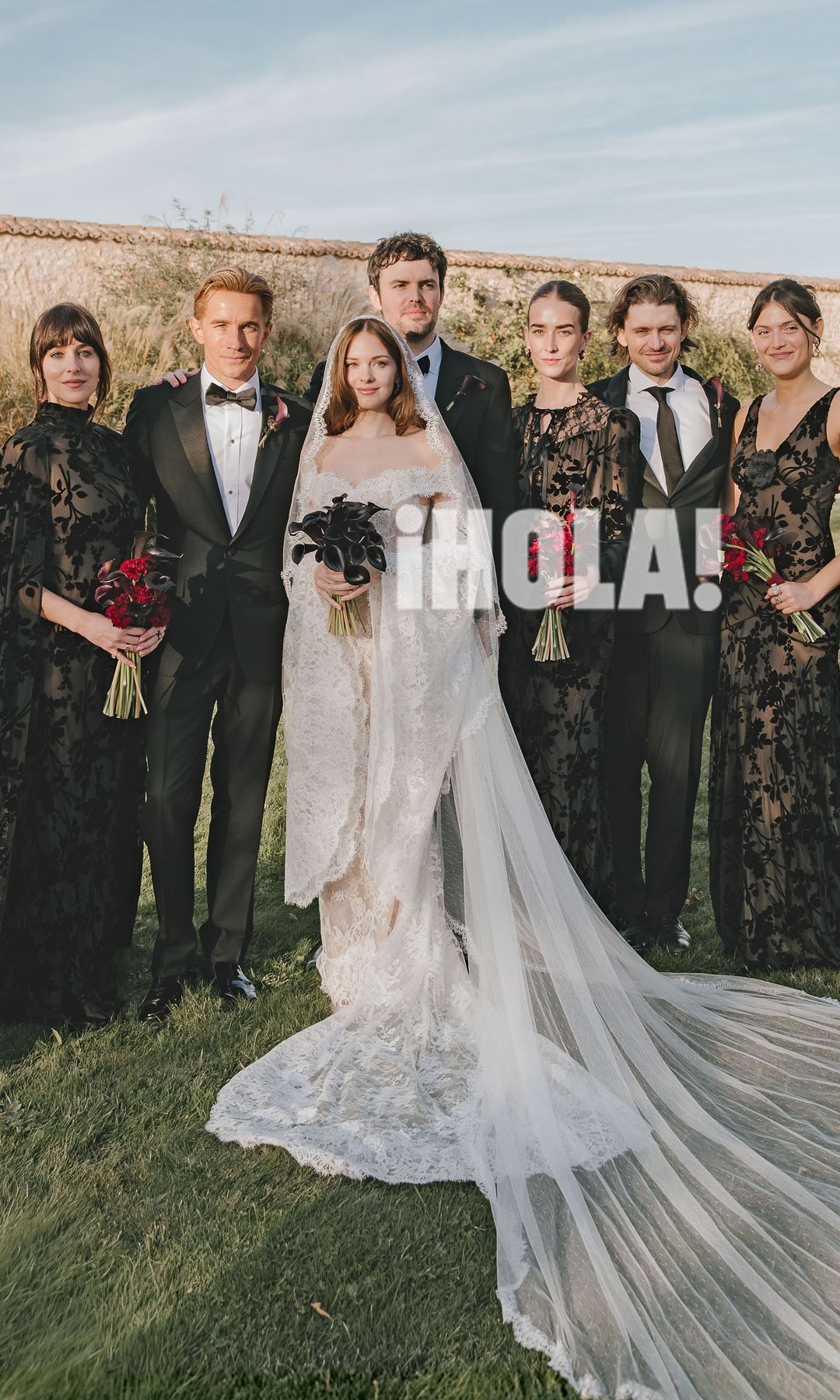 Los novios, con los hermanos de Stella: Dakota (izquierda) y Alexander Bauer (segundo por la derecha), los hijos de Don Johnson, a los que considera de su sangre; Jesse (junto a Stella) y Atherton Grace Johnson (al lado del novio), y Adaline Gruszynski, hermana del novio
