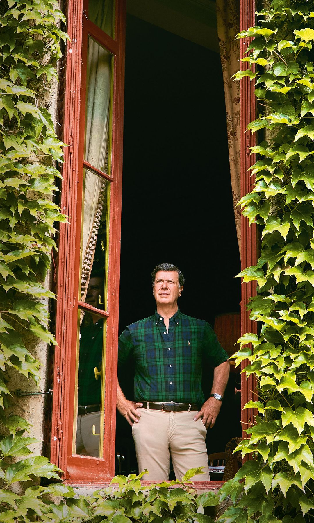 Un retrato de Cayetano Martínez de Irujo en el Palacio de Arbaizenea, tomado desde el jardín