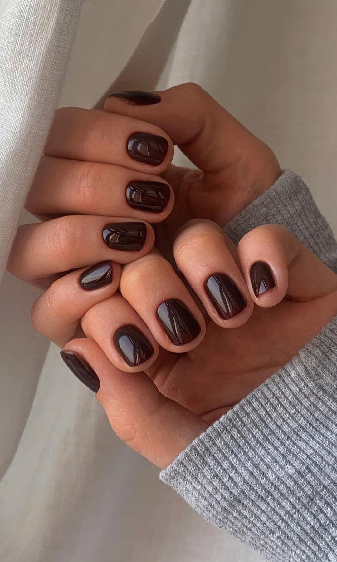 Manicura marrón chocolate