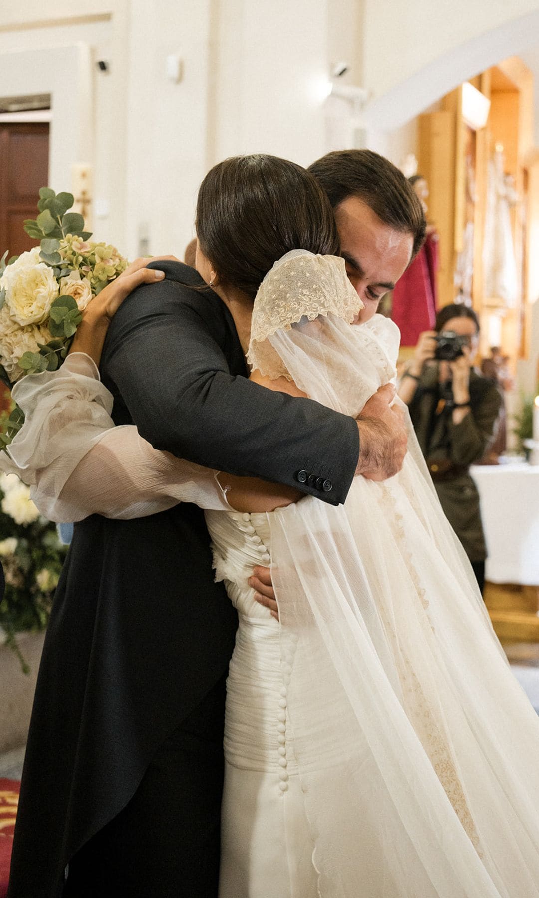 Novia con mantilla antigua