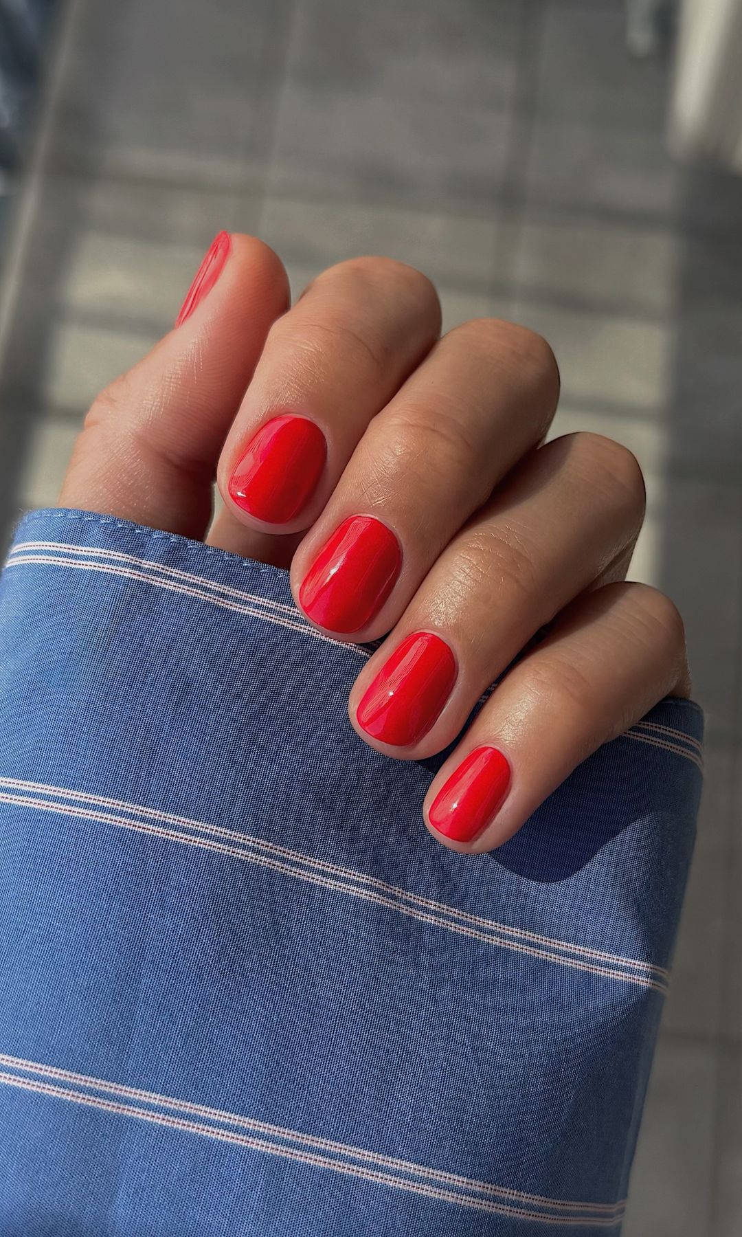 Manicura en rojo clásico