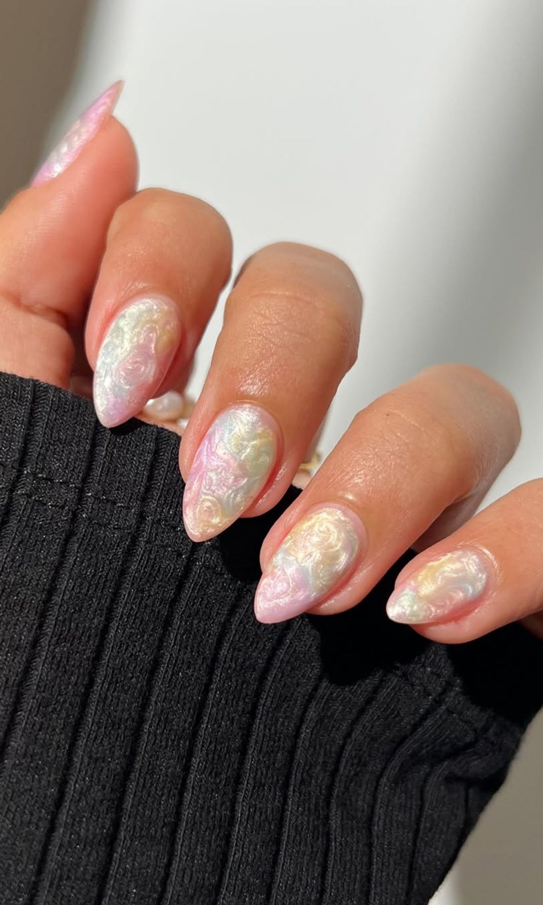 Manicura perlada multicolor
